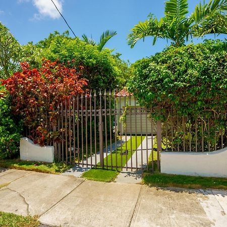 Entire Private Beautiful 2 Bedroom Plus Den House With Gated Front&Back Yard And Free Parking 10Min Drive To Miami Beach Esterno foto