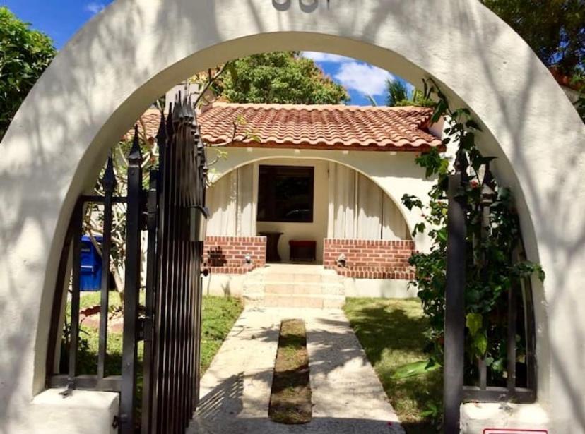 Entire Private Beautiful 2 Bedroom Plus Den House With Gated Front&Back Yard And Free Parking 10Min Drive To Miami Beach Esterno foto