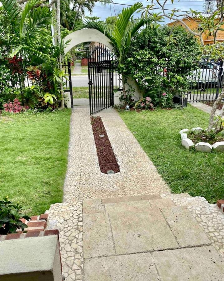 Entire Private Beautiful 2 Bedroom Plus Den House With Gated Front&Back Yard And Free Parking 10Min Drive To Miami Beach Esterno foto