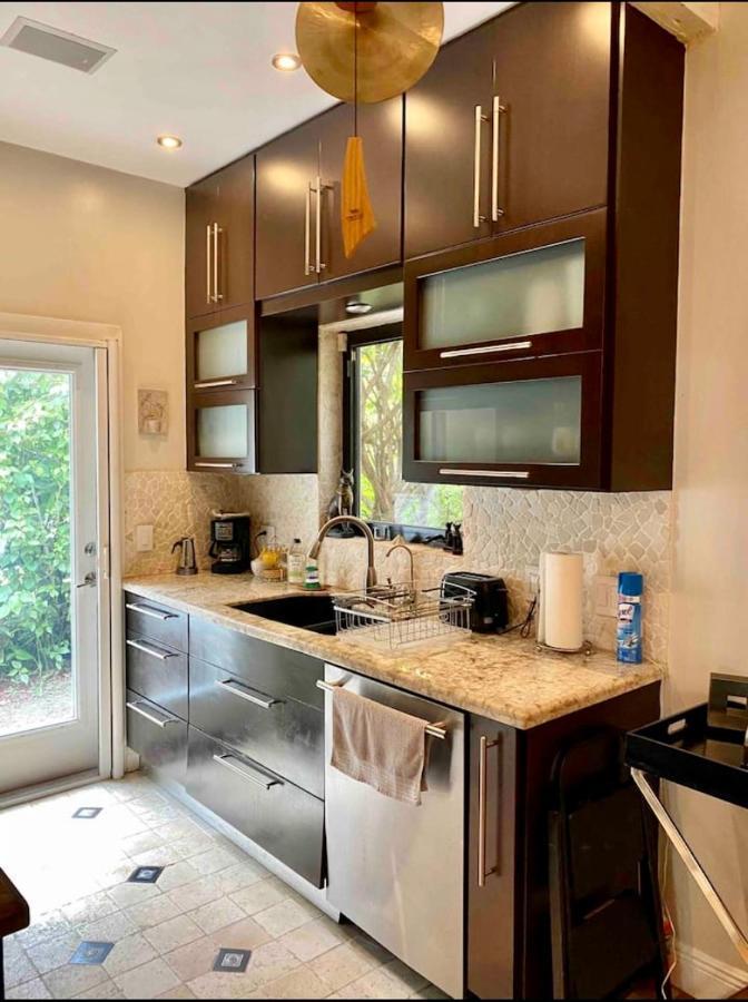 Entire Private Beautiful 2 Bedroom Plus Den House With Gated Front&Back Yard And Free Parking 10Min Drive To Miami Beach Esterno foto