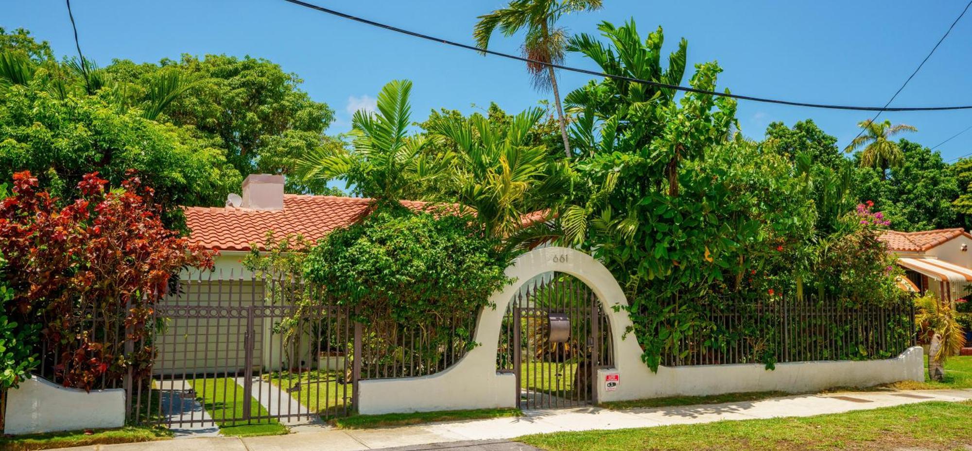 Entire Private Beautiful 2 Bedroom Plus Den House With Gated Front&Back Yard And Free Parking 10Min Drive To Miami Beach Esterno foto