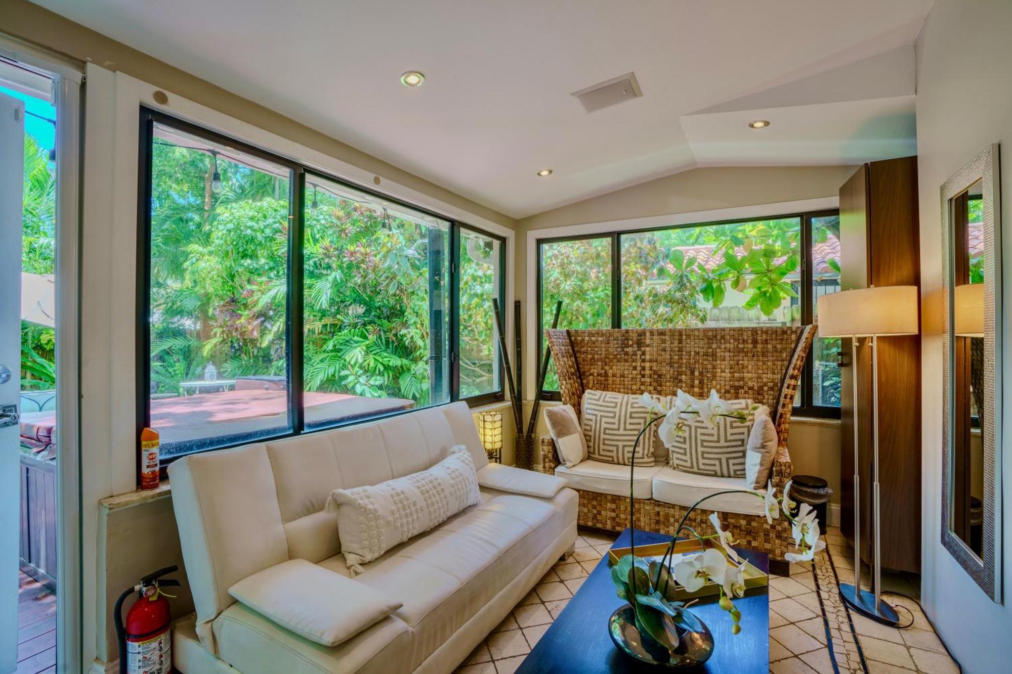 Entire Private Beautiful 2 Bedroom Plus Den House With Gated Front&Back Yard And Free Parking 10Min Drive To Miami Beach Esterno foto