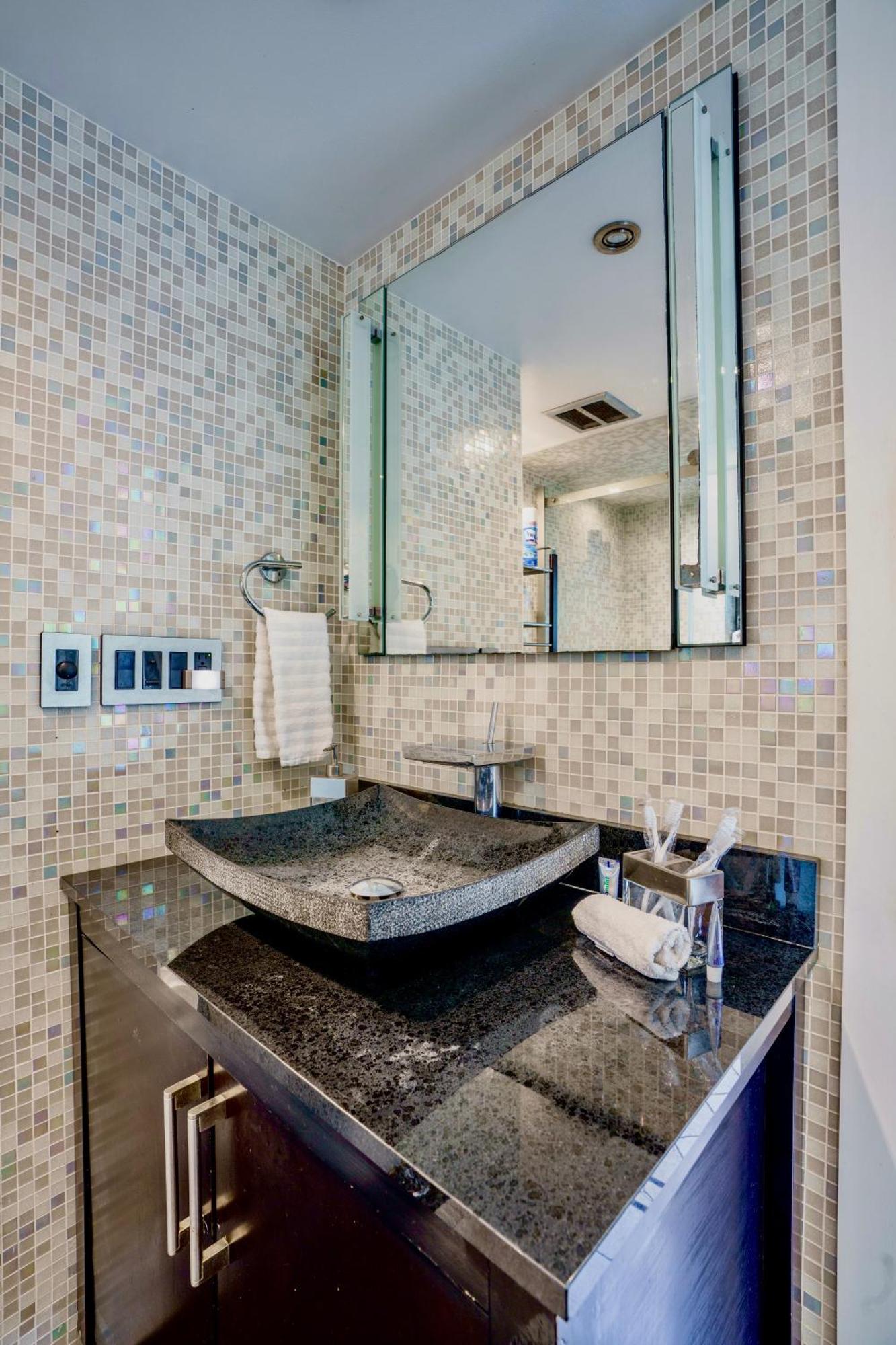 Entire Private Beautiful 2 Bedroom Plus Den House With Gated Front&Back Yard And Free Parking 10Min Drive To Miami Beach Esterno foto